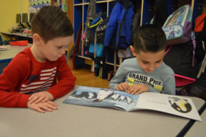Genet kindergarten students reading