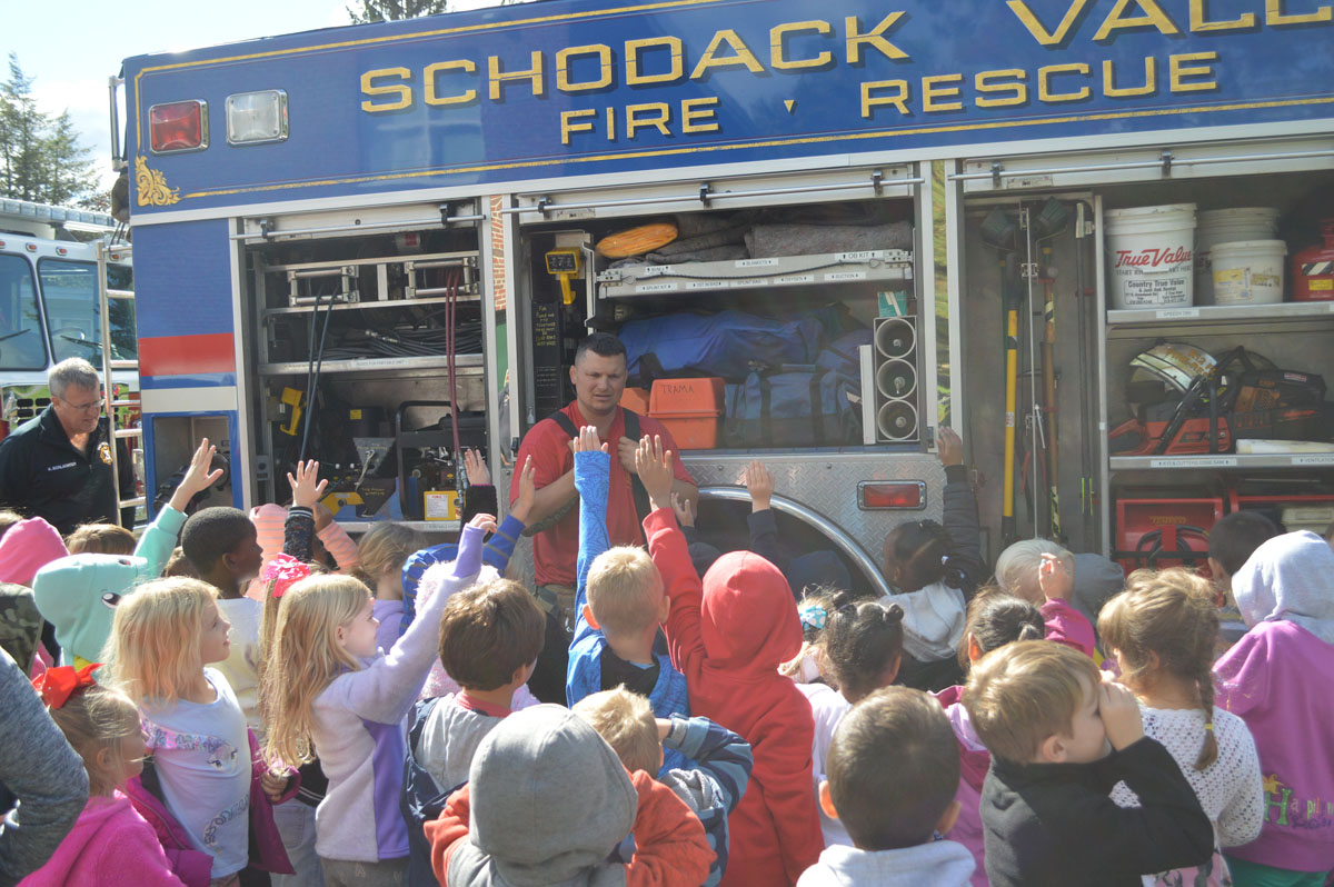 Firefighter teaches students about fire safety