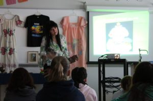 Multunas presentation in Spanish class web