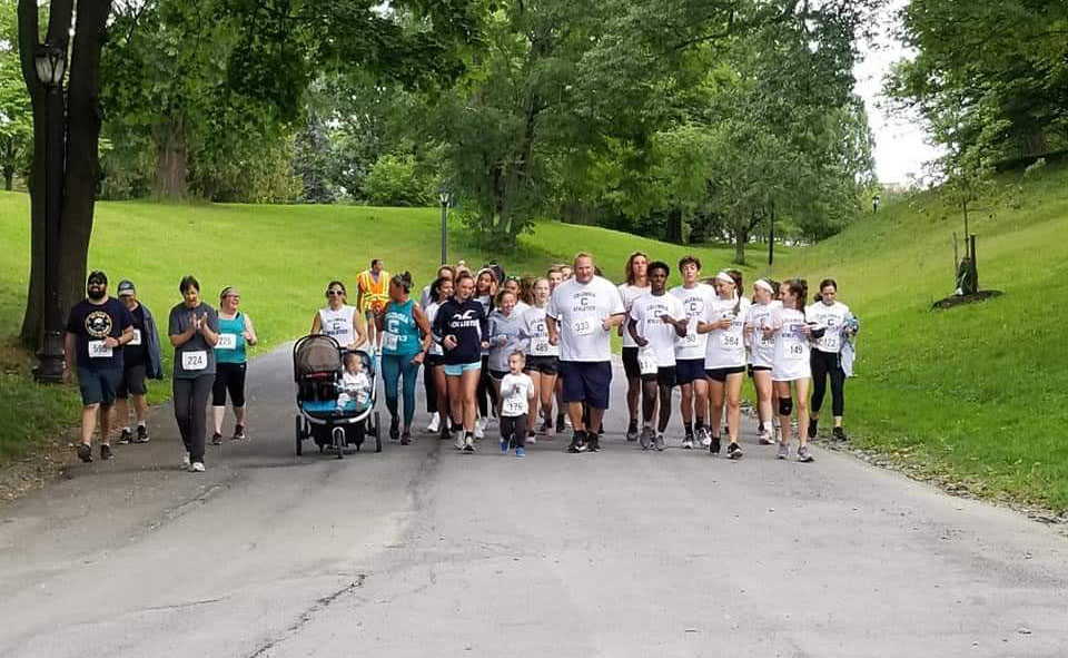 Leonard and Signorelli running in 2019 Teal Ribbon Run 