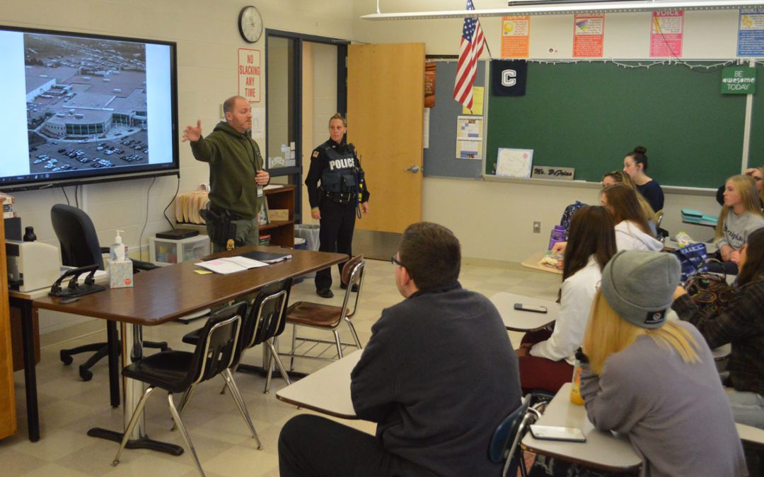 Sgt. Martyn Visits Crime in Literature Class