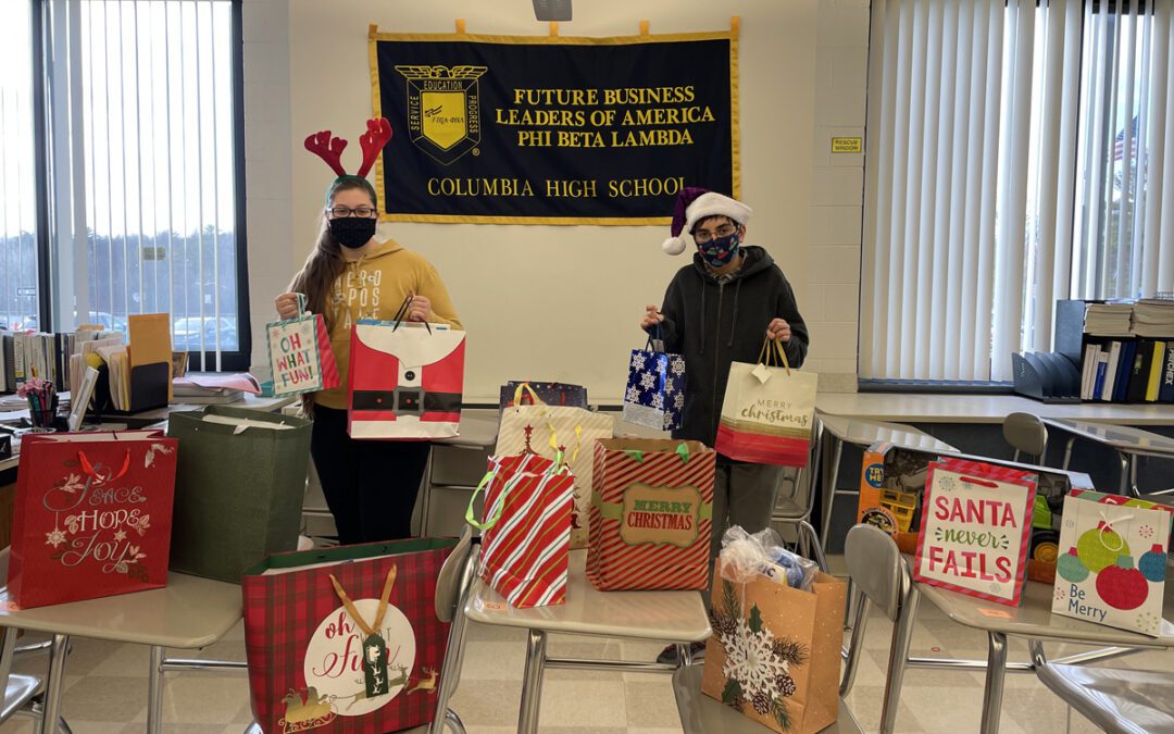 FBLA Students Spread Holiday Cheer