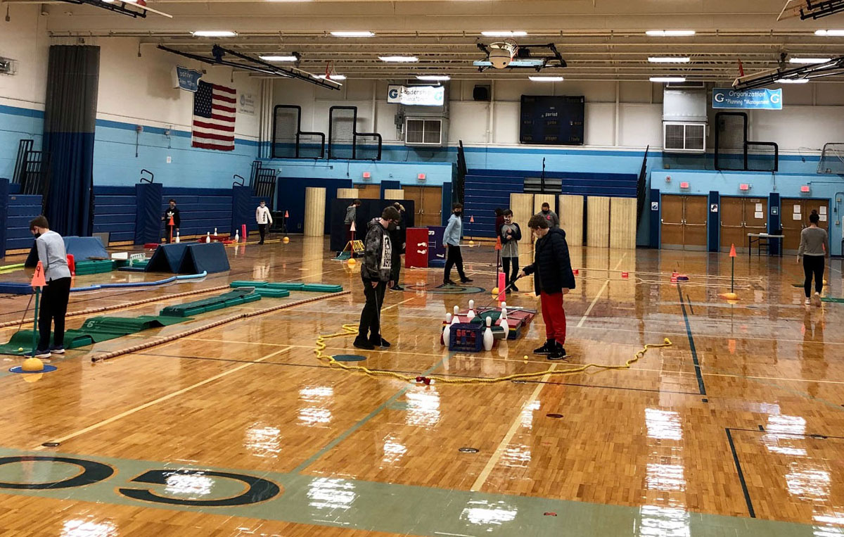 Goff students playing mini golf in the school gym