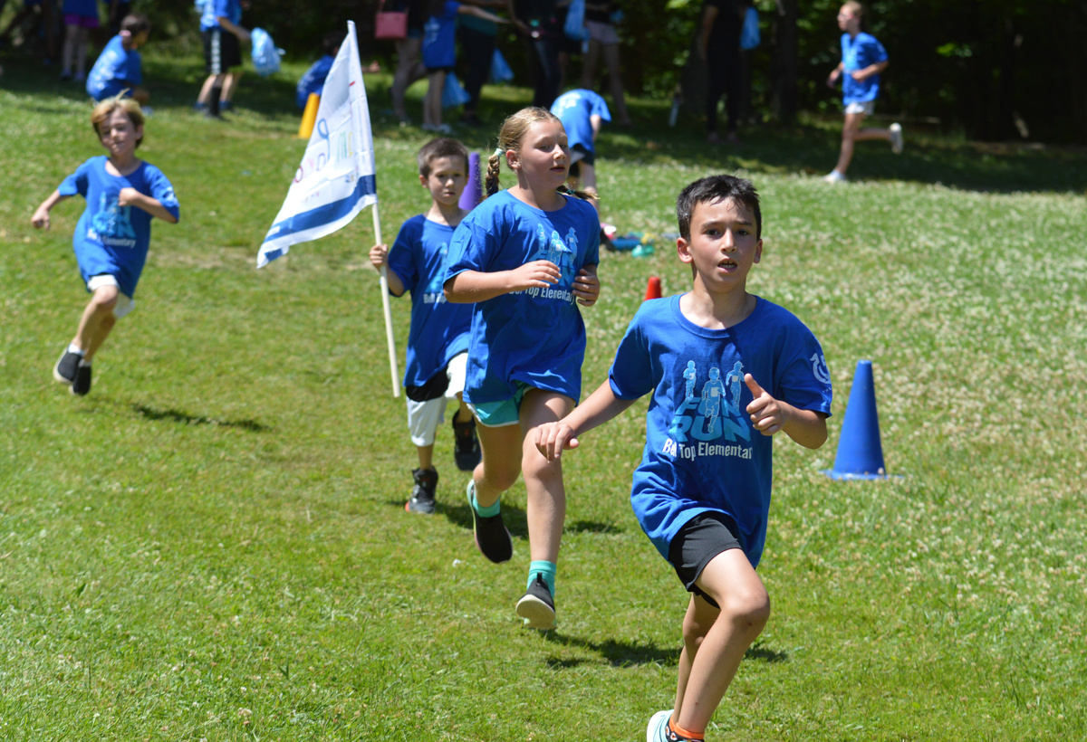 Students running at the Bell Top Fun Run