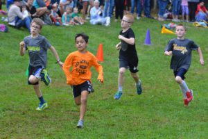 Students running in the 2021 Bell Top Pumpkin Race