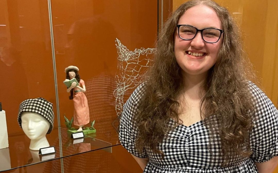 Izzy Crossman ’23 Artwork Accepted into ‘Art in 3 Dimensions’ Art Show