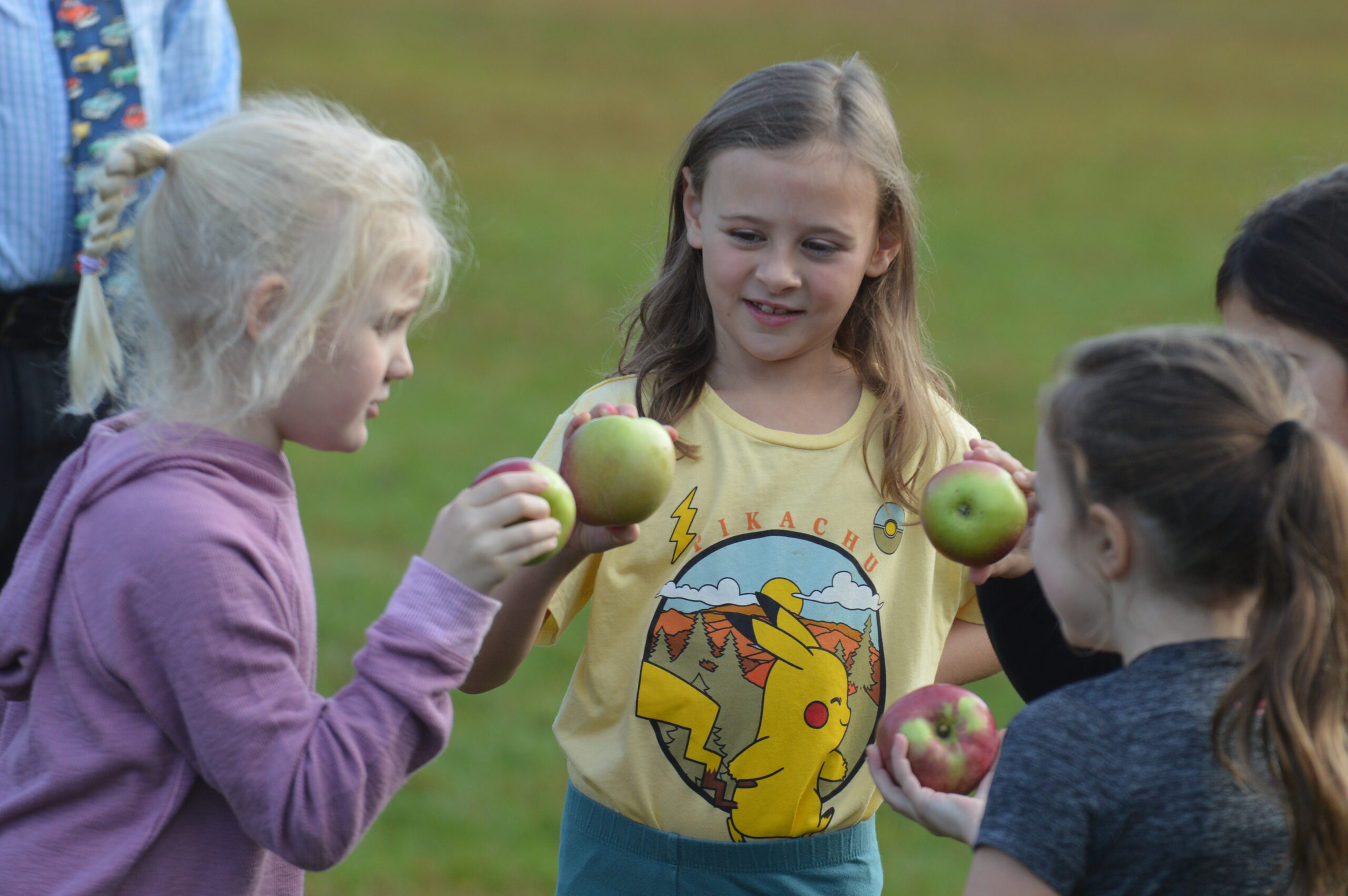 Students at the 2023 Green Meadow Apple Race