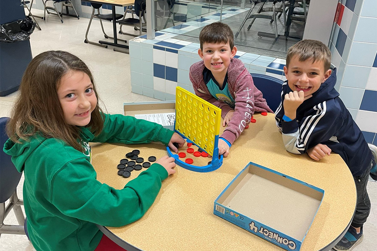 Students playing Connect 4