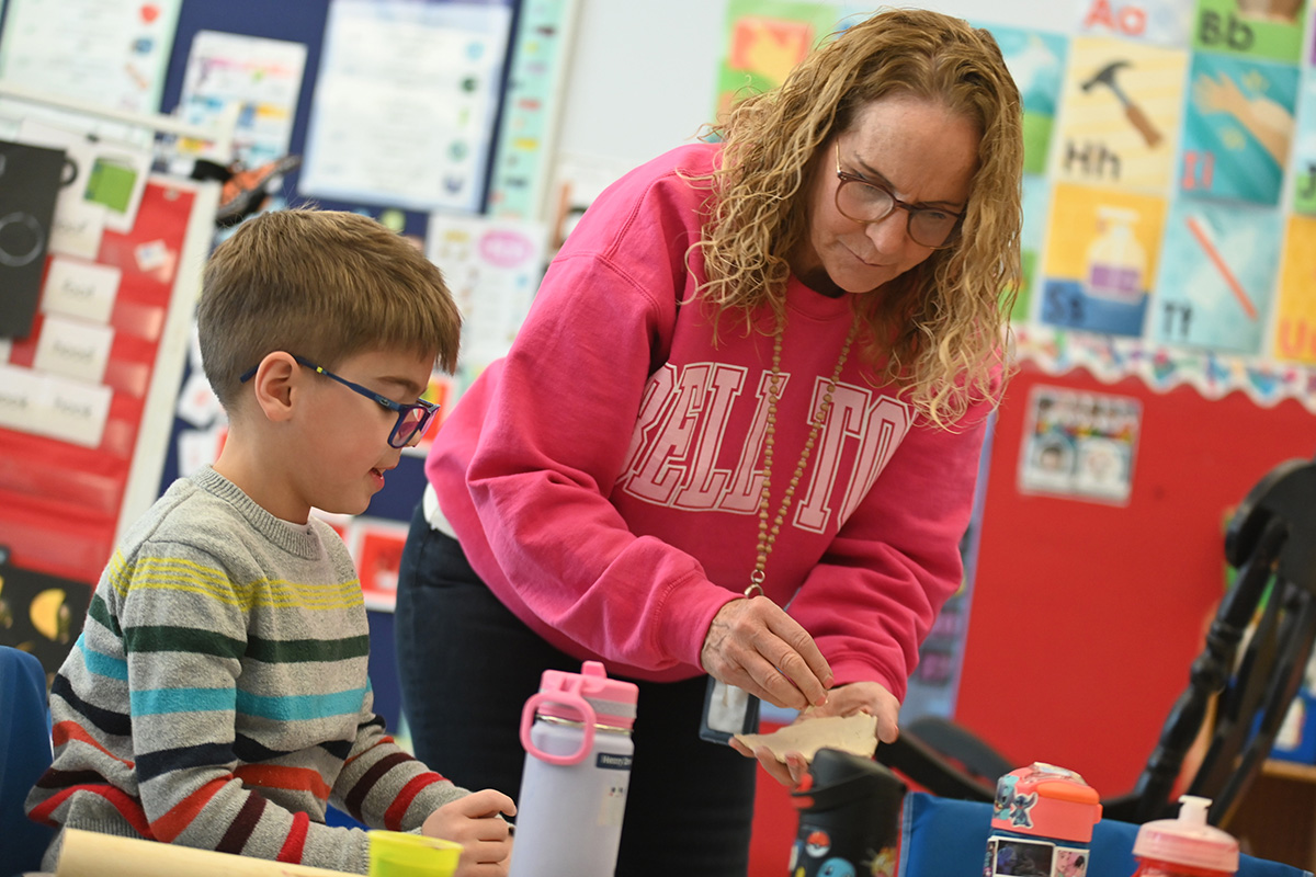 Bell Top 1st Grade Teacher Melanie Lyte working with a student