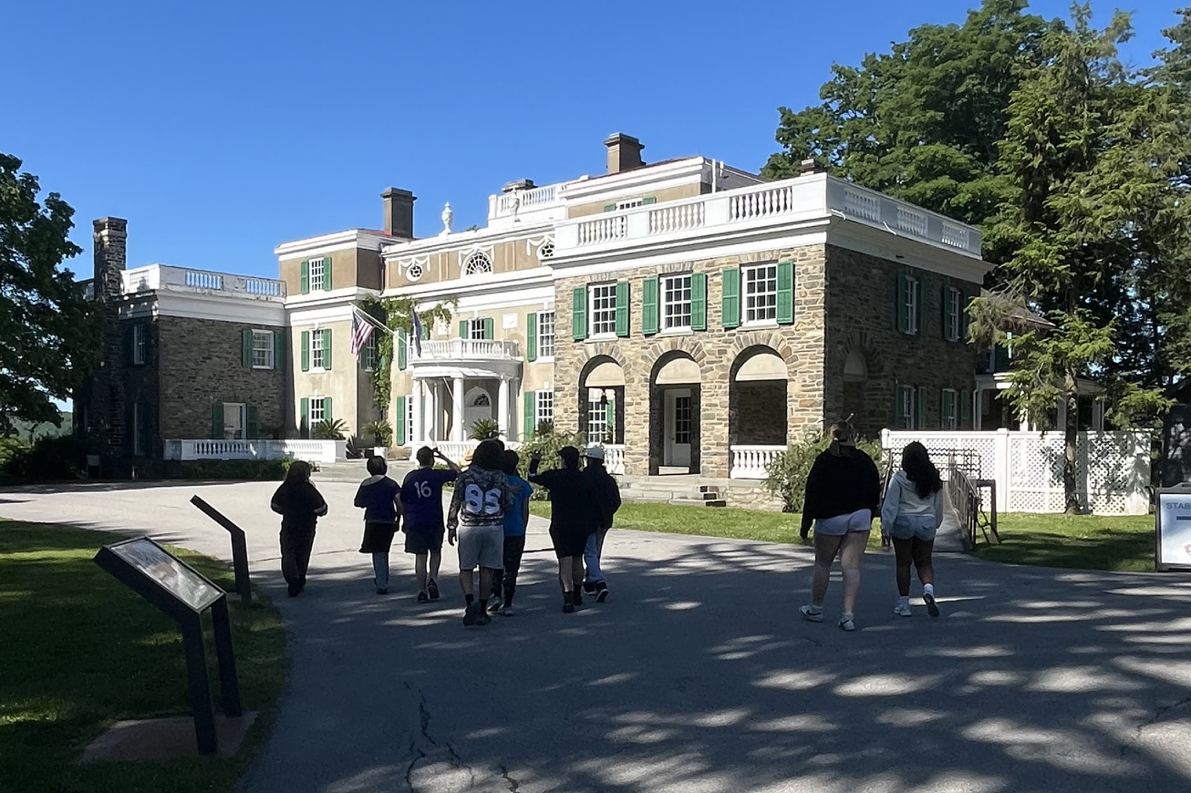 Students approach the FDR Presidential Library and Museum in Hyde Park, N.Y.